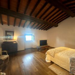 Stone villa for sale near Cortona Tuscany (46)