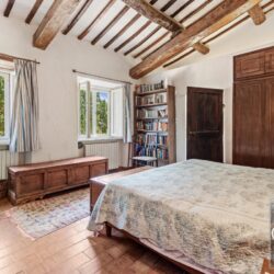 Rustic house for sale with pool near Todi Umbria (10)