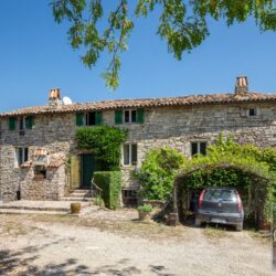 Rustic house for sale with pool near Todi Umbria (2)
