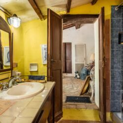 Rustic house for sale with pool near Todi Umbria (27)
