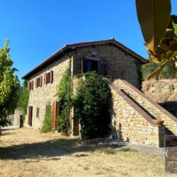 Stone house for sale just 5km from Cortona Tuscany (2)
