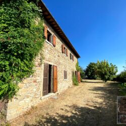Stone house for sale just 5km from Cortona Tuscany (33)