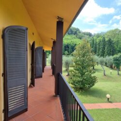 Villa with pool for sale near Lucca Tuscany (25)