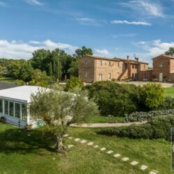 9 Bedroom Farmhouse with Pool for sale near Foiano della Chiana Arezzo Tuscany (19)
