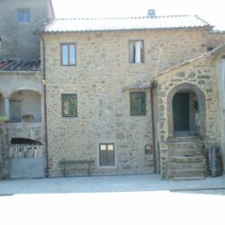 House with terrace for sale near Bagni di Lucca, Tuscany (2)