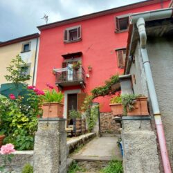 Tuscan Village House with Garden for sale (29)