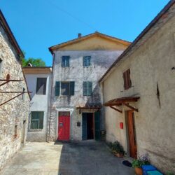 Village house for sale near Bagni di Lucca (5)