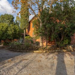 Villa for sale near the Tuscan coast (22)