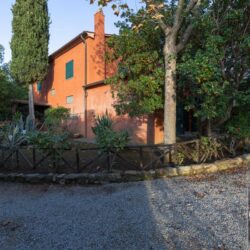 Villa for sale near the Tuscan coast (6)