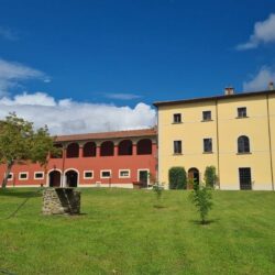 Incredible period villa for sale near Arezzo Tuscany (2)