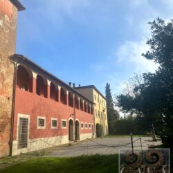 Incredible period villa for sale near Arezzo Tuscany (4)