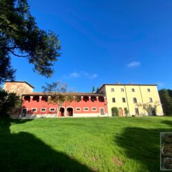 Incredible period villa for sale near Arezzo Tuscany (8)