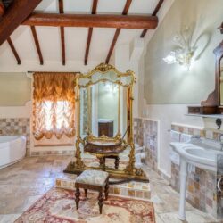 Large Historic Villa for sale near Lucignano Tuscany (10)