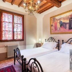Large Historic Villa for sale near Lucignano Tuscany (27)