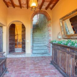 Large Historic Villa for sale near Lucignano Tuscany (29)