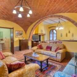Large Historic Villa for sale near Lucignano Tuscany (34)