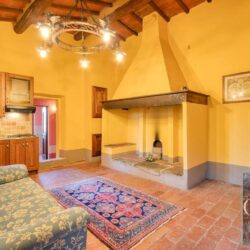 Large Historic Villa for sale near Lucignano Tuscany (35)