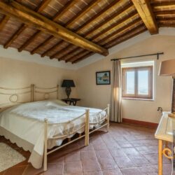 Wonderful Tuscan House for sale near Montalcino (28)