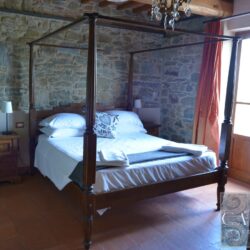 9 bedroom villa with pool for sale near Castiglion Fiorentino Tuscany (29)
