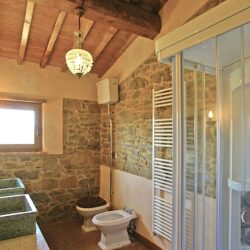 9 bedroom villa with pool for sale near Castiglion Fiorentino Tuscany (4)