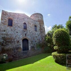 A luxury castle for sale in Tuscany Italy (2)