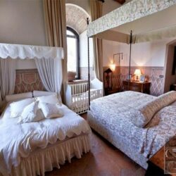 A luxury castle for sale in Tuscany Italy (8)