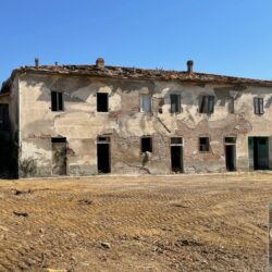 Amazing Tuscan farmhouse to completely renovate Pisa Tuscany (8)