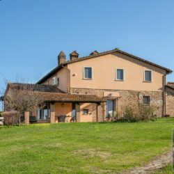 Beautiful Umbrian Farmhouse for sale (12)