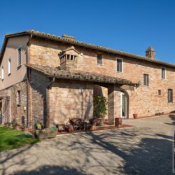 Beautiful Umbrian Farmhouse for sale (2)