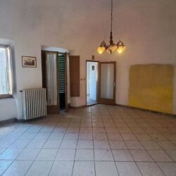 Large 4 storey property with terrace for sale in San Gimignano Tuscany (10)