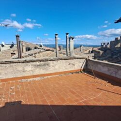 Large 4 storey property with terrace for sale in San Gimignano Tuscany (14)