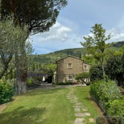 A wonderful house for sale with pool near Cortona in Tuscany (1)