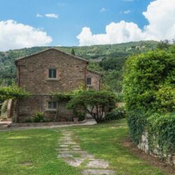 A wonderful house for sale with pool near Cortona in Tuscany (2)