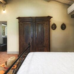 A wonderful house for sale with pool near Cortona in Tuscany (29)