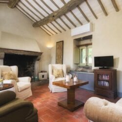 A wonderful house for sale with pool near Cortona in Tuscany (30)