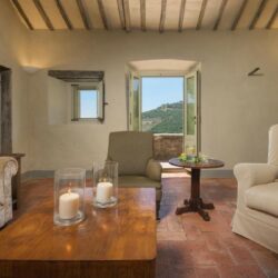 A wonderful house for sale with pool near Cortona in Tuscany (35)
