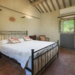 A wonderful house for sale with pool near Cortona in Tuscany (36)