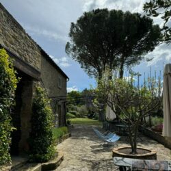A wonderful house for sale with pool near Cortona in Tuscany (51)