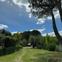 A wonderful house for sale with pool near Cortona in Tuscany (56)