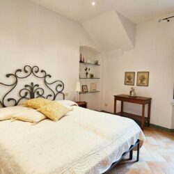 Apartment with Rare Terrace in San Gimignano (6)