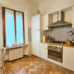 Apartment with Rare Terrace in San Gimignano (9)
