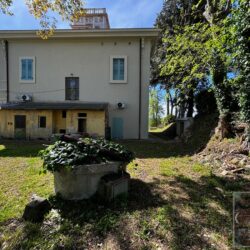 Elegant villa with terraces for sale near Pisa Tuscany (29)