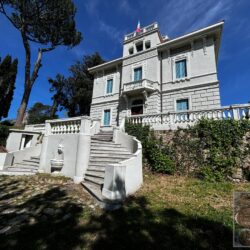 Elegant villa with terraces for sale near Pisa Tuscany (38)
