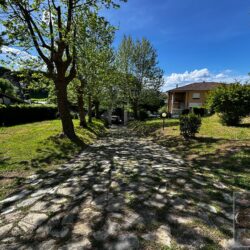 Elegant villa with terraces for sale near Pisa Tuscany (41)