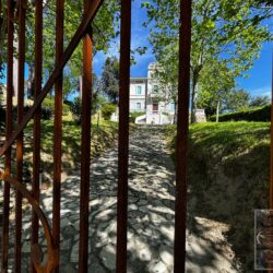 Elegant villa with terraces for sale near Pisa Tuscany (45)